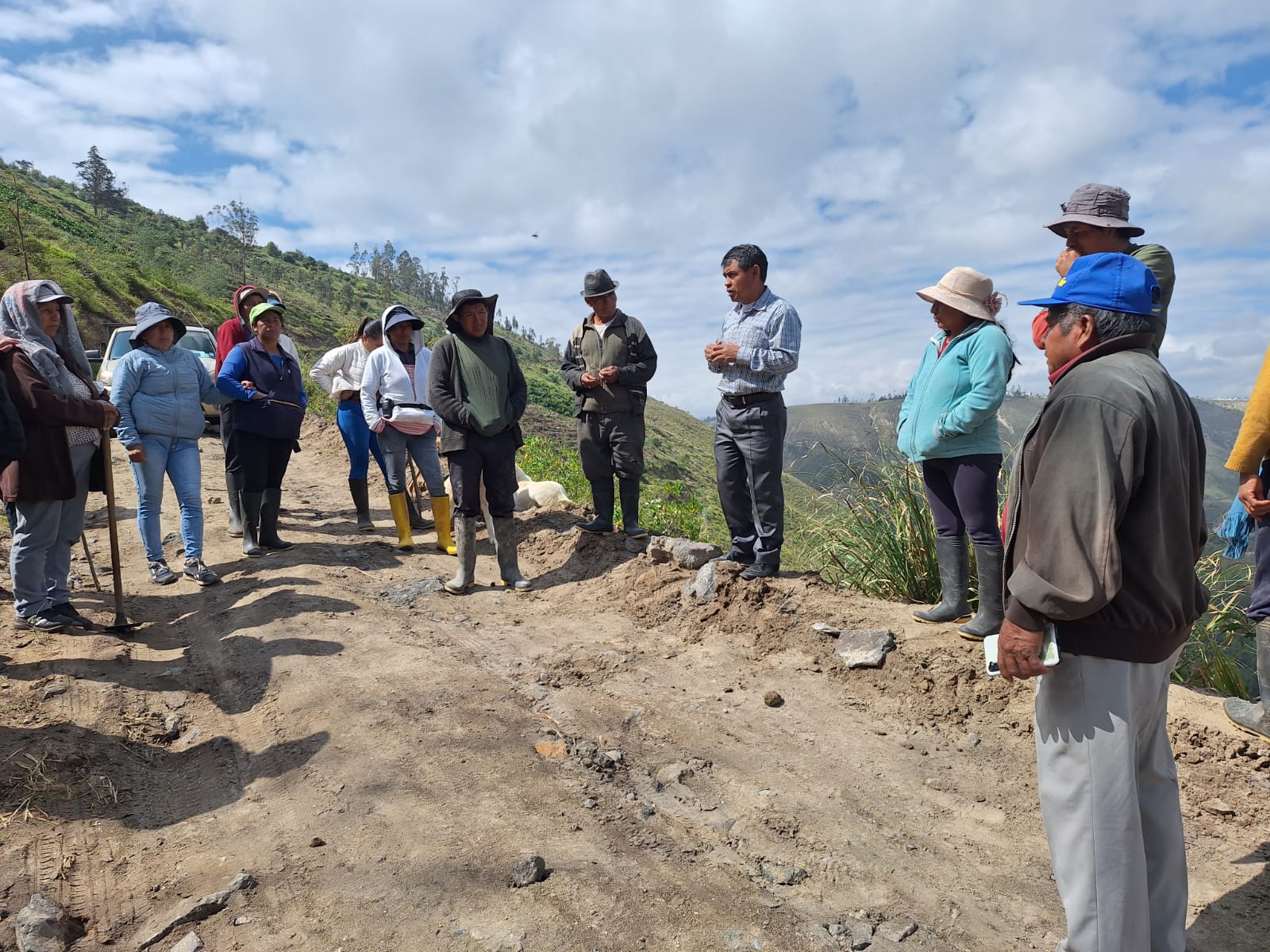 SOCIALIZACIÓN DE AMPLIACIÓN DE VÍA EN PICAIHUA: CONEXIÓN ENTRE SIGSIPAMBA Y VIÑAS SAN ALFONSO